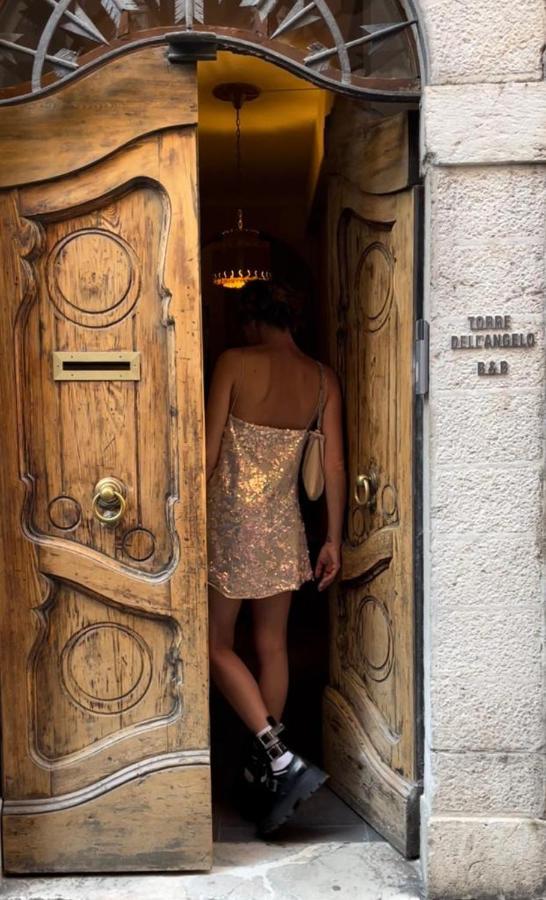 Torre Dell'Angelo B&B เดเซนซาโนเดลการ์ดา ภายนอก รูปภาพ