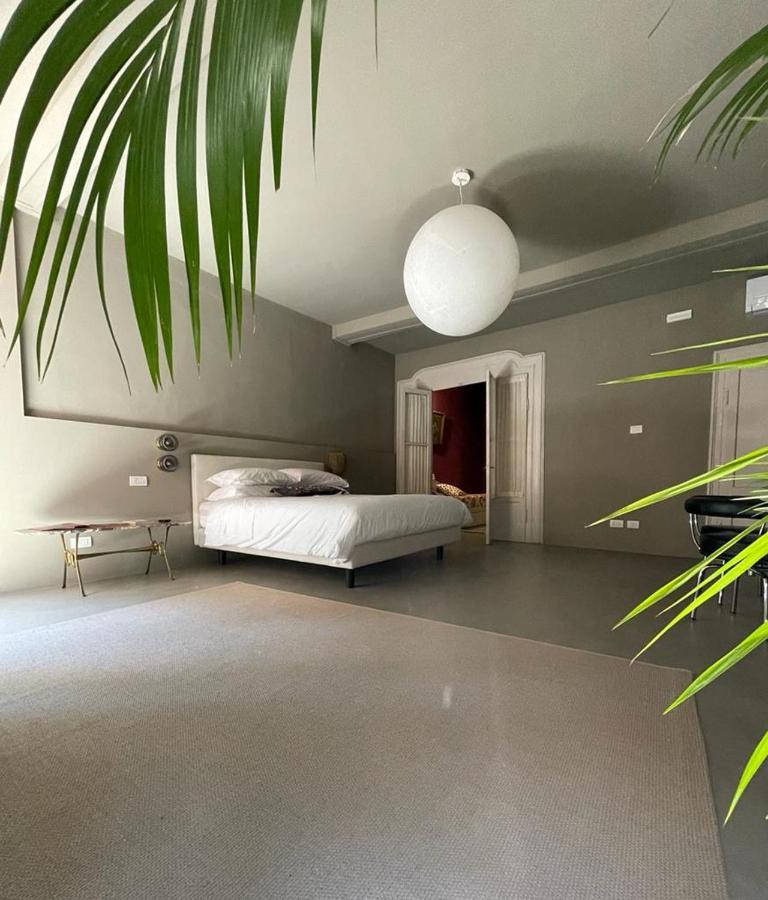 Torre Dell'Angelo B&B เดเซนซาโนเดลการ์ดา ภายนอก รูปภาพ