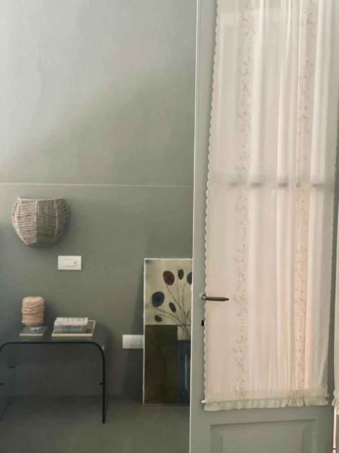 Torre Dell'Angelo B&B เดเซนซาโนเดลการ์ดา ภายนอก รูปภาพ